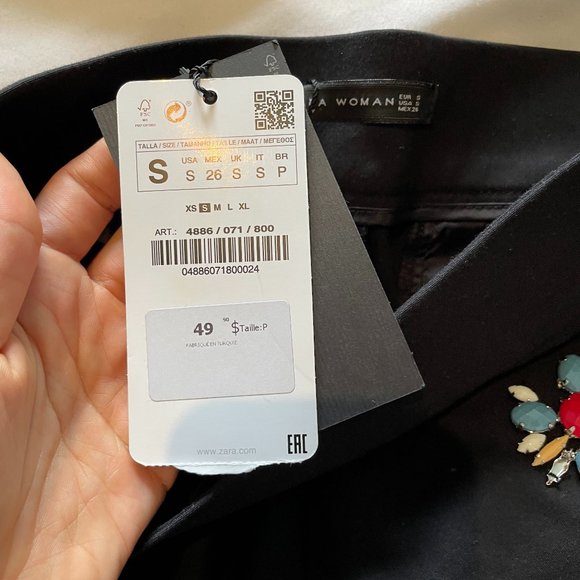 ZARA High Waist Shorts w embellishment - Picture 2 of 2